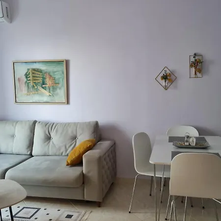 Lovely In Apartment *